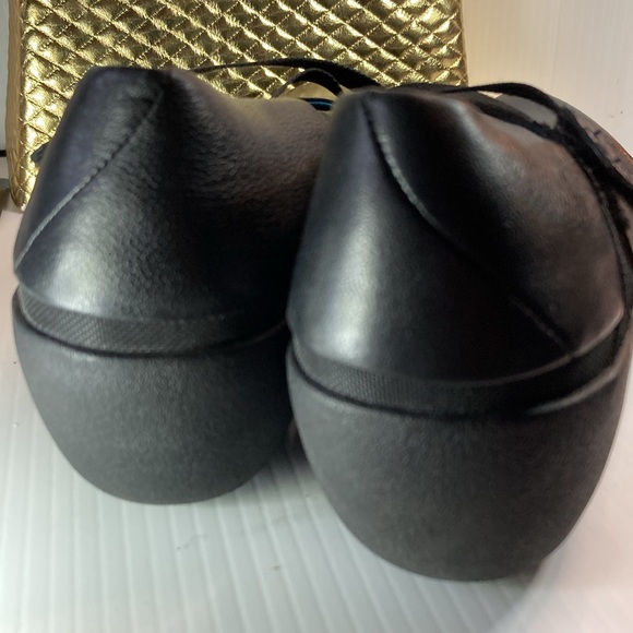 Size 10. These were mine. Size is rubbed off. Crazy comfy. All day wear box 16 - Picture 4 of 6